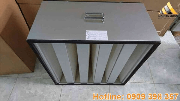 Số V-bank/tấm thường là 2V đến 6V tùy thuộc vào kích thước khác nhau mà có số V khác nhau.